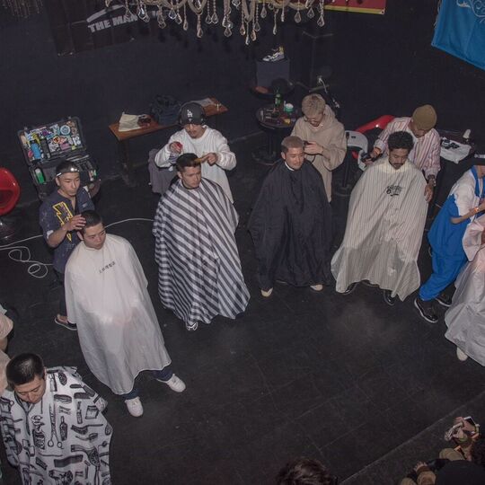 line_2111045436435115